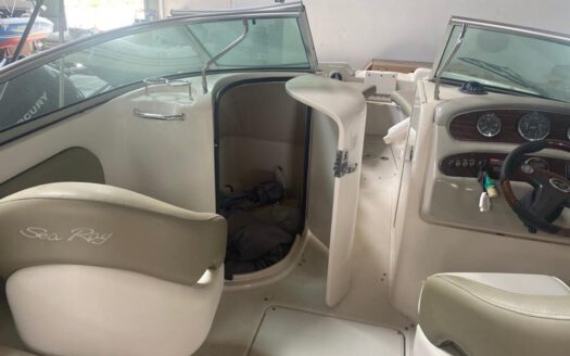 SEA RAY 240 SUNDECK